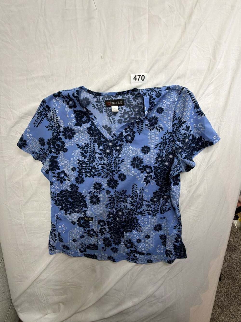 Koi Basics Scrub Top Leslie 384PR Size L Blue Floral Print V-Neck